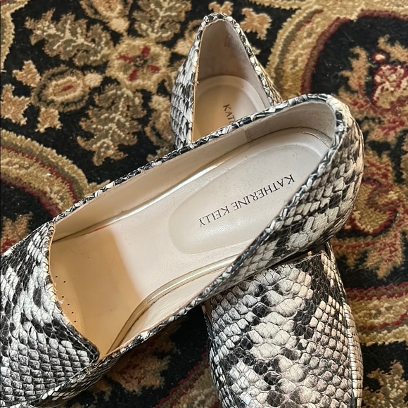 Black and Gray Snakeskin Flats with Pointed Toe - Picture 6 of 6